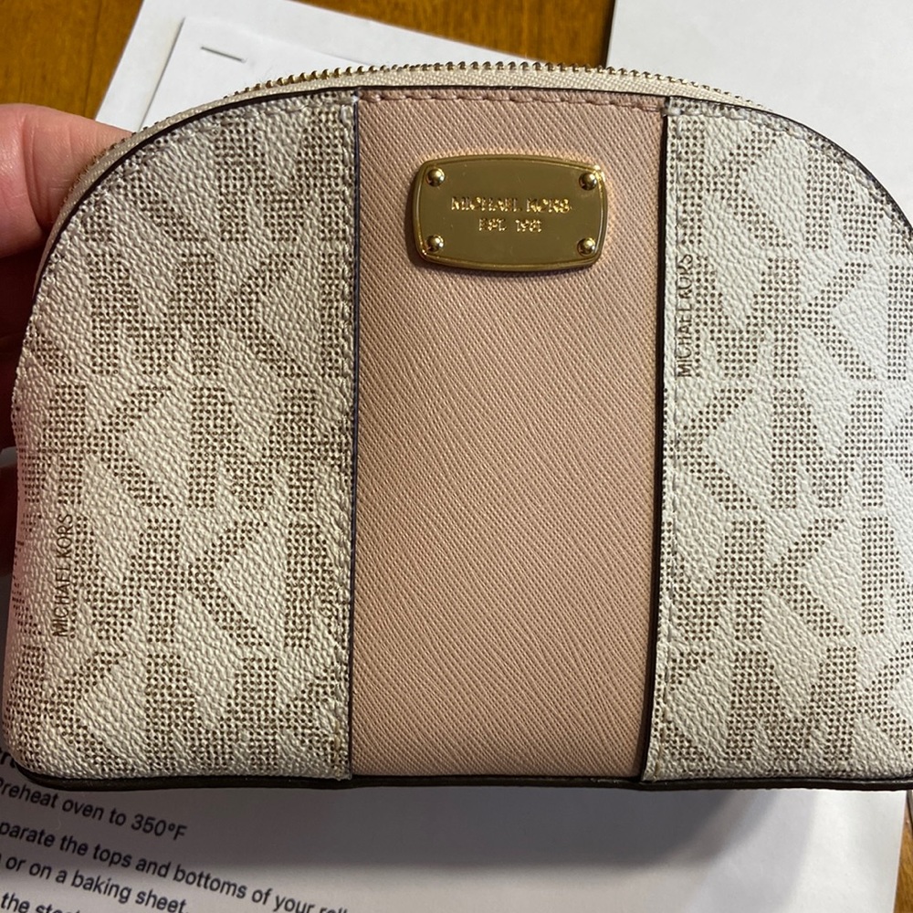 Michael Kors small bag… make up or travel bag.., like new condition